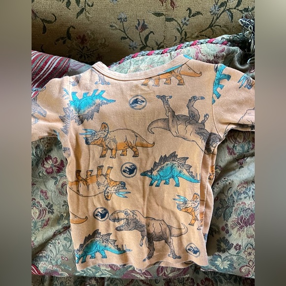 Jurassic park 3T shirt (came from a set) but missing the pants - Picture 2 of 3